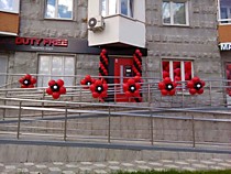 Колонны и цветы